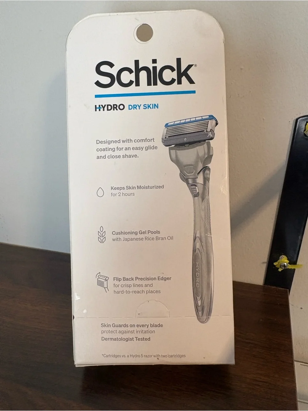 NWT Schick Hydro Dry Skin 5 Blade Razor + 3 Cartridges Value Pack